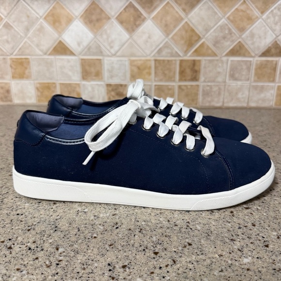 Vionic Sunny Brinley Water Resistant Suede Navy Sneakers Size 8.5 Wide - Picture 2 of 9